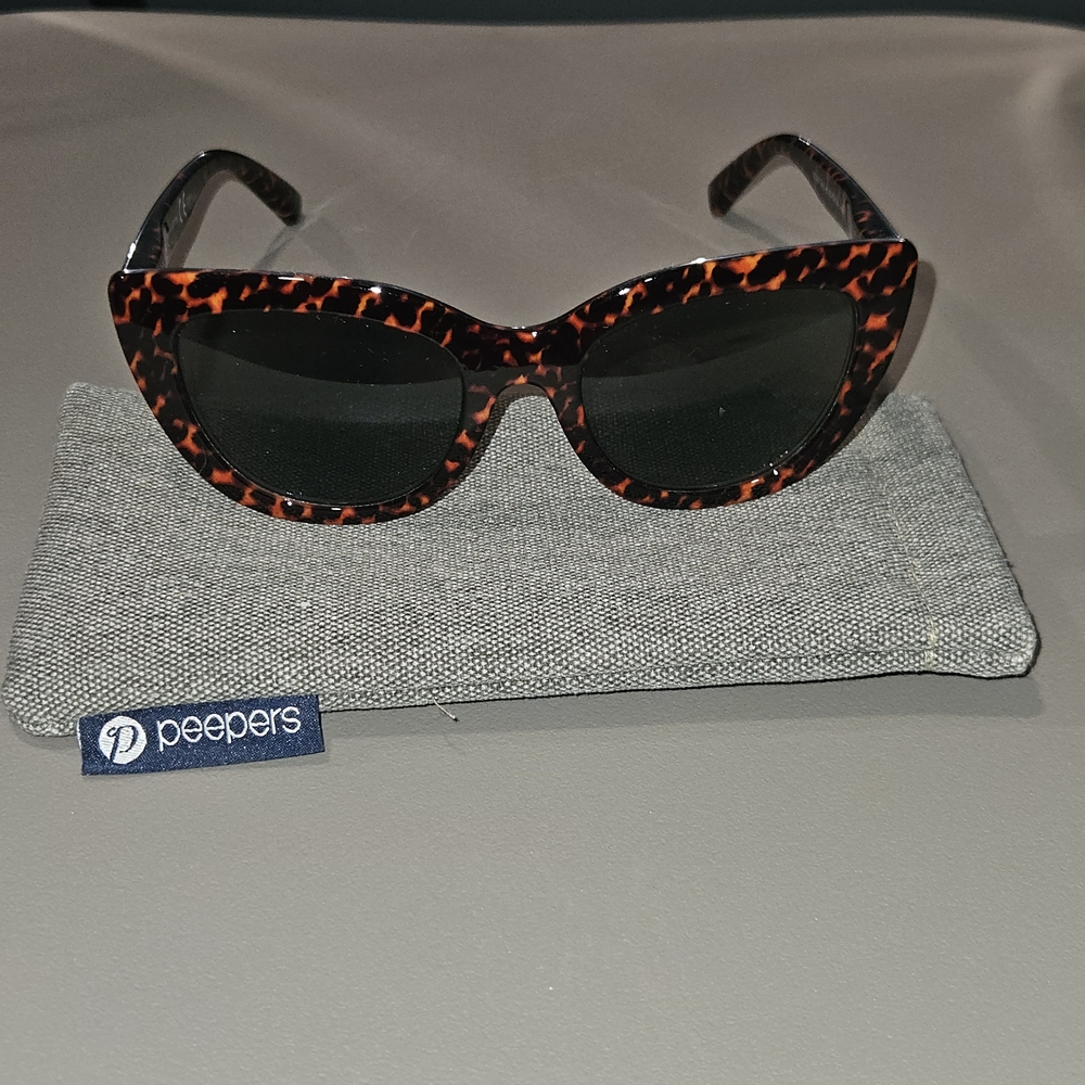 Peepers Cat Eye Brown Tortoise Shell Women's Prescription +2.50 Sunglasses - Picture 2 of 8